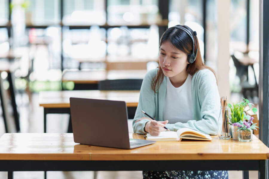 自宅にいながら、世界が繋がる。あなたの英語学習をもっと楽しく！